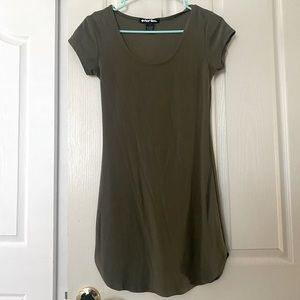Army green sundress. Bought a few years ago and just don’t wear it anymore.
